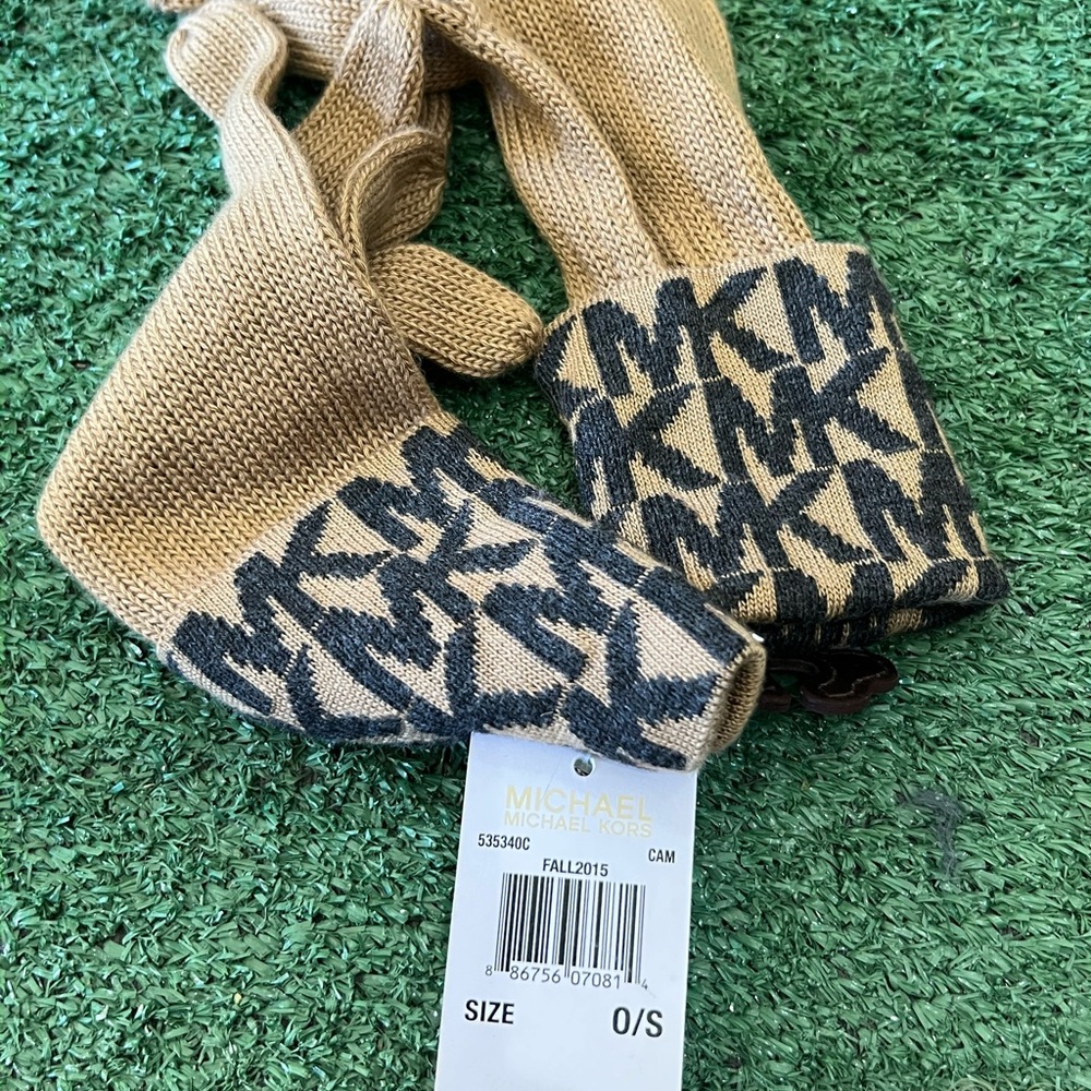 Michael Kors Beige and Black Knit Gloves